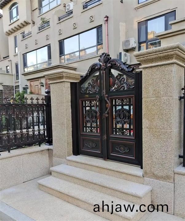  鋁藝(yi)欄桿廠傢