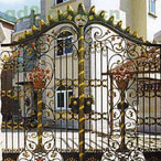  鐵藝(yi)大門