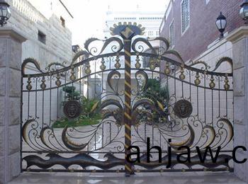  鐵藝大(da)門