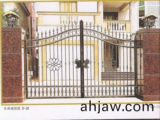  鐵藝(yi)大門