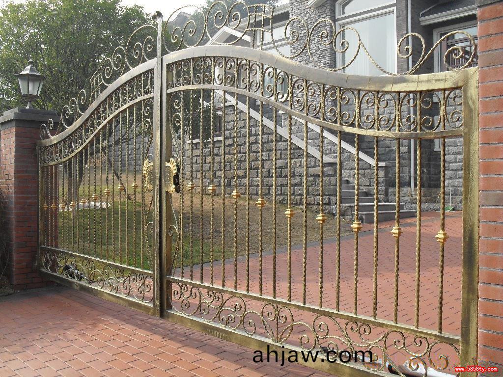  大連鐵藝大(da)門