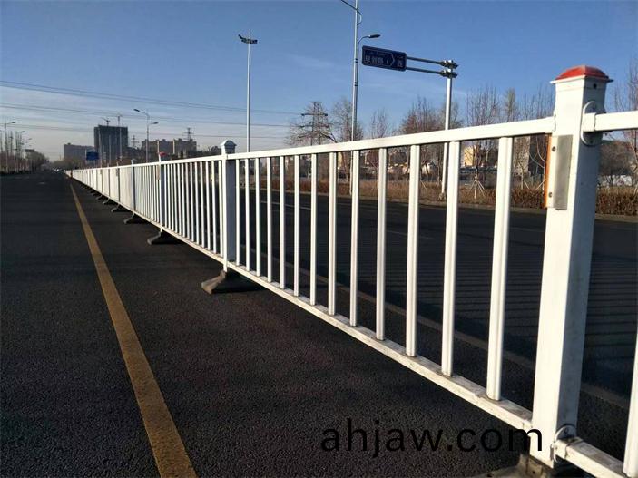 鐵藝(yi)護欄(lan)