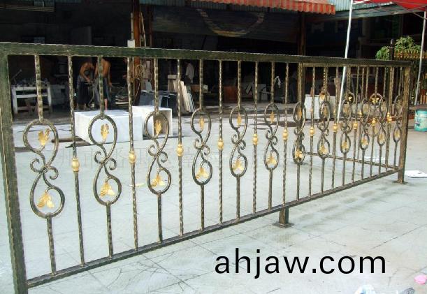  鐵藝護欄廠傢