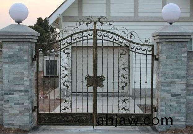 鐵藝大(da)門廠傢安裝