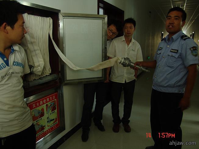 2012年9月14日公司在厂区空旷地带举行消防实战演练