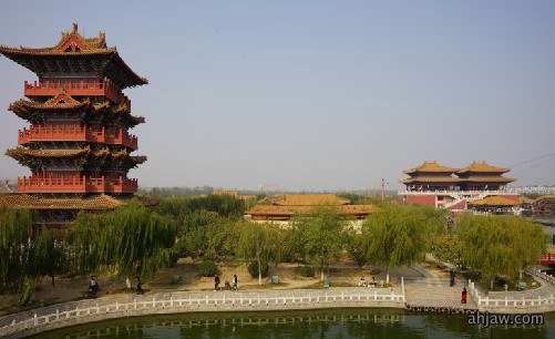 公司全体员工开封旅游结束